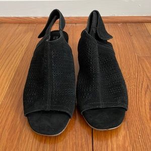 White Mountain Black Leather Heels